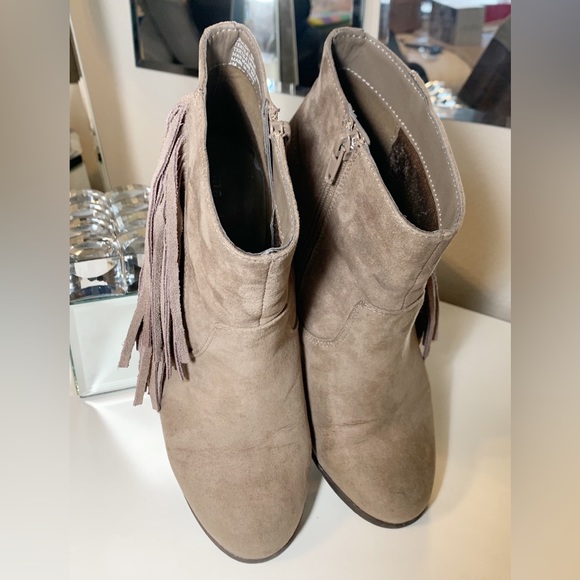 Madden Girl (size 8) Taupe Fringe Booties with Heels - Picture 9 of 16
